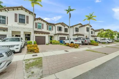 23142 SW 127th Pl, Miami: photo 1 of 48