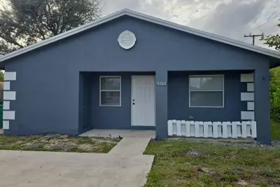 3282 NW 75th Way, Hollywood: photo 1 of 14