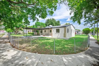 1157 NW 45th St, Miami: photo 1 of 13