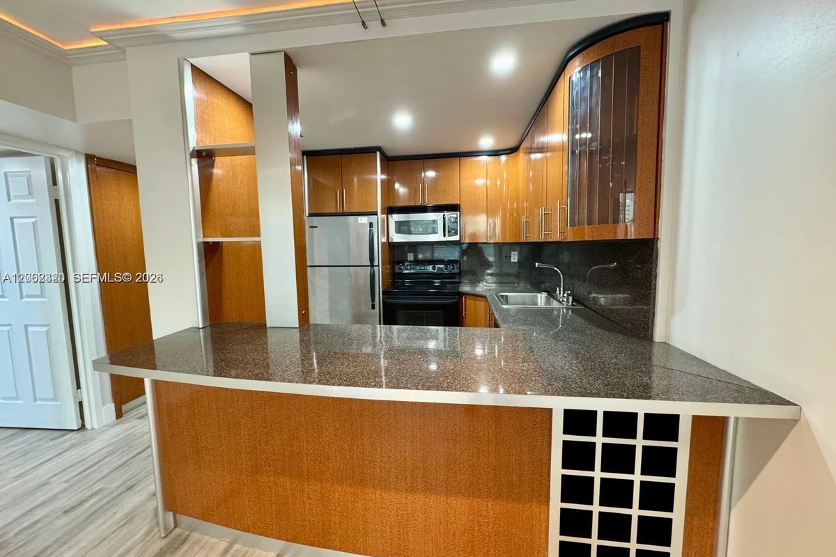 200 172nd St #206, Sunny Isles Beach: photo 1 of 22