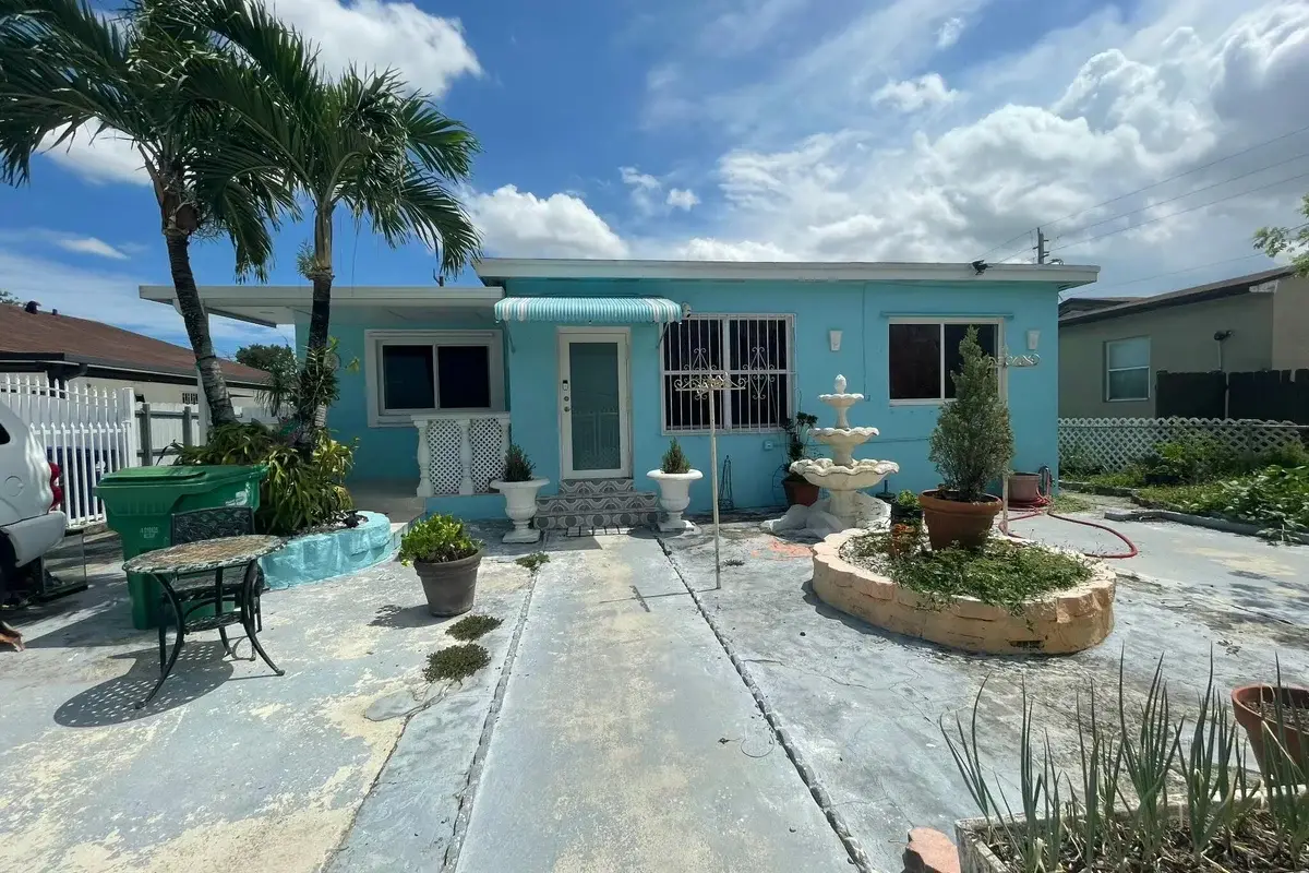 3180 NW 49th St, Miami: photo 1 of 15