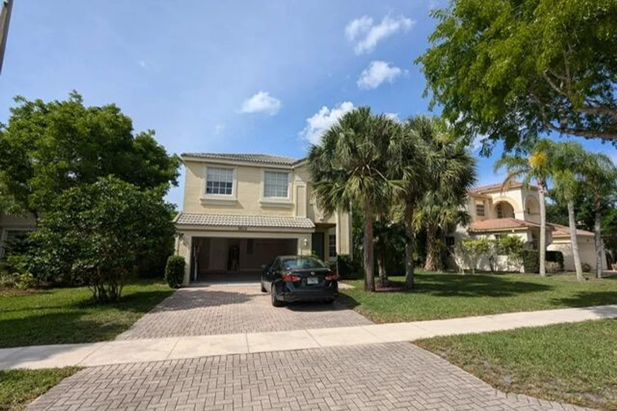 9015 Alexandra Cir, Wellington: photo 1 of 28