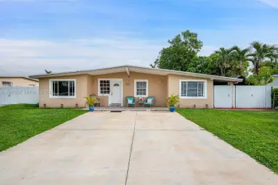 11451 SW 43rd St, Miami: photo 1 of 29