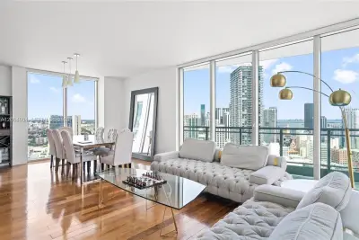 90 SW 3rd St #3504, Miami: photo 1 of 29
