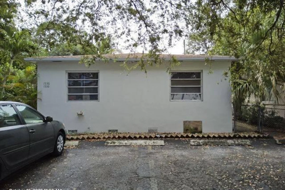 1936 Monroe St #2, Hollywood: photo 1 of 14