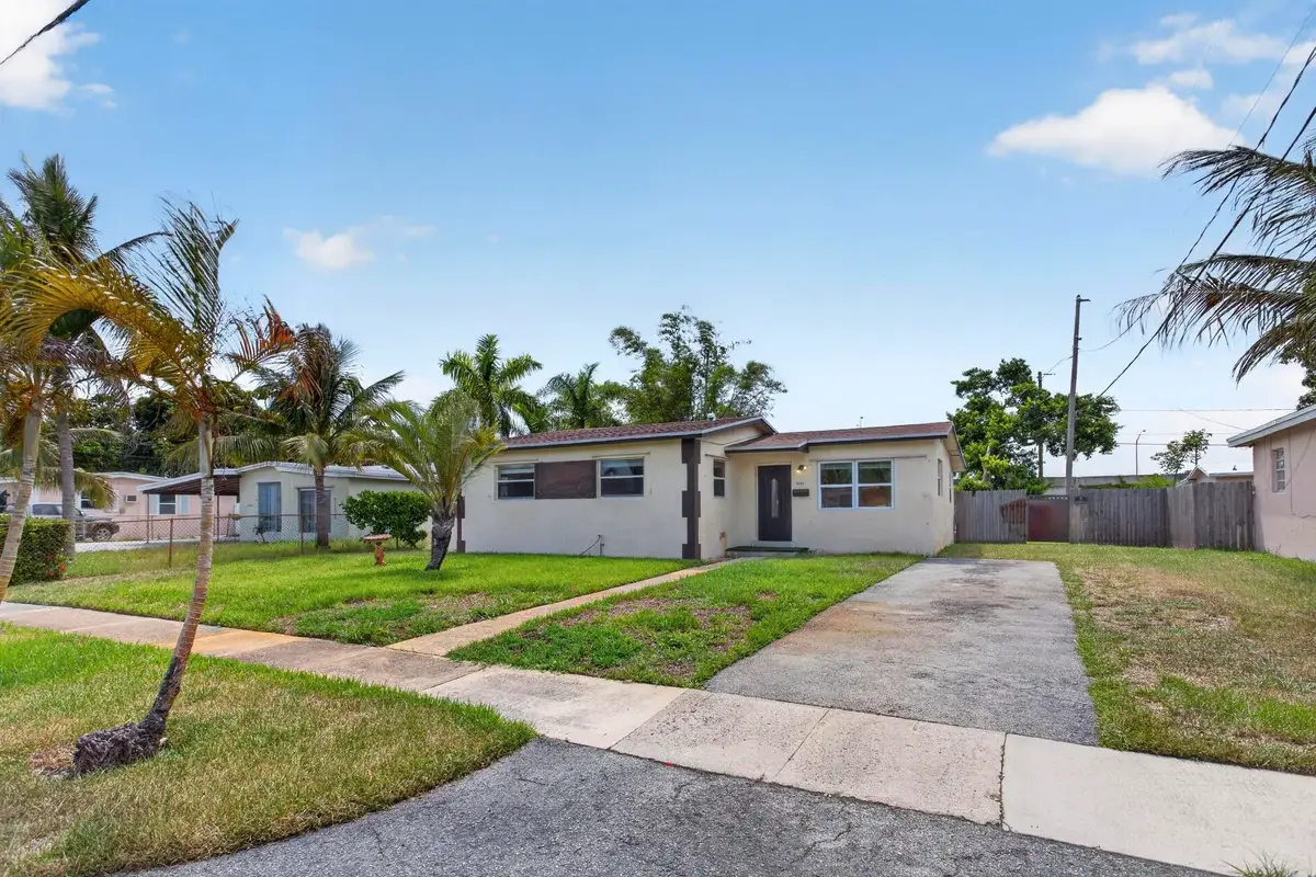 2681 NW 2nd St, Boynton Beach: photo 1 of 30