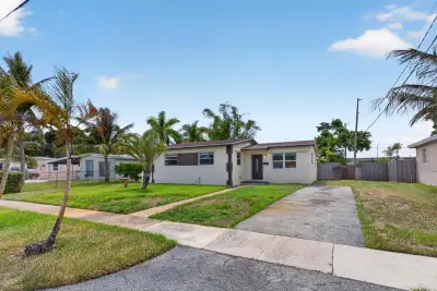 2681 NW 2nd St, Boynton Beach: photo 1 of 30