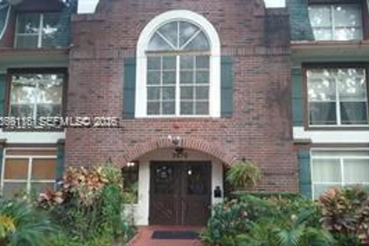 3670 Inverrary Dr #1U, Lauderhill: photo 1 of 12