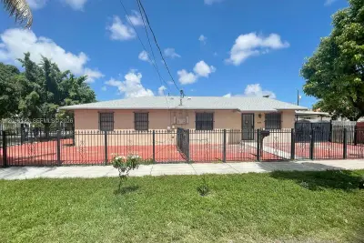 351 NW 32nd Pl, Miami: photo 1 of 1