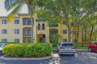 2730 Anzio Ct #108, Palm Beach Gardens: photo 1 of 32