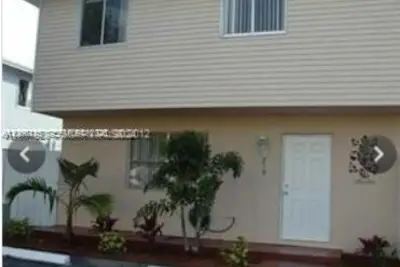 219 NE 12th Ave, Homestead: photo 1 of 3