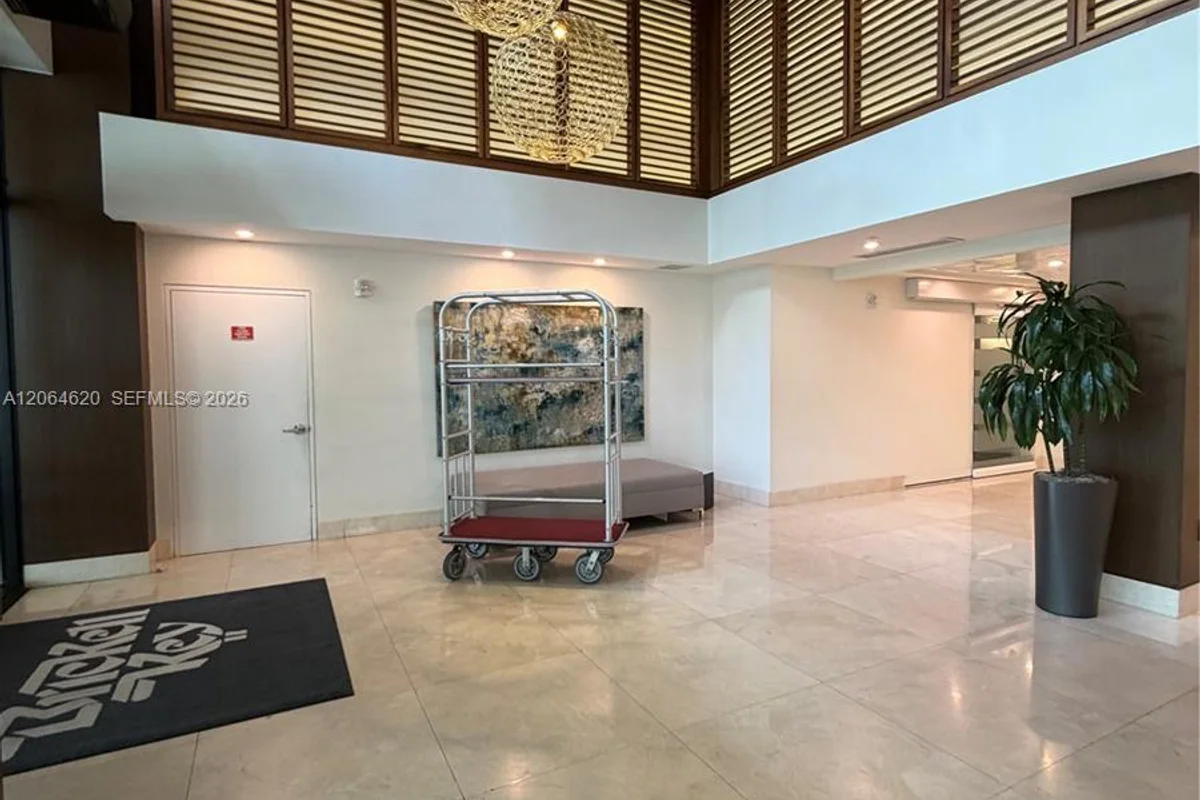540 Brickell Key Dr #617, Miami: photo 1 of 54