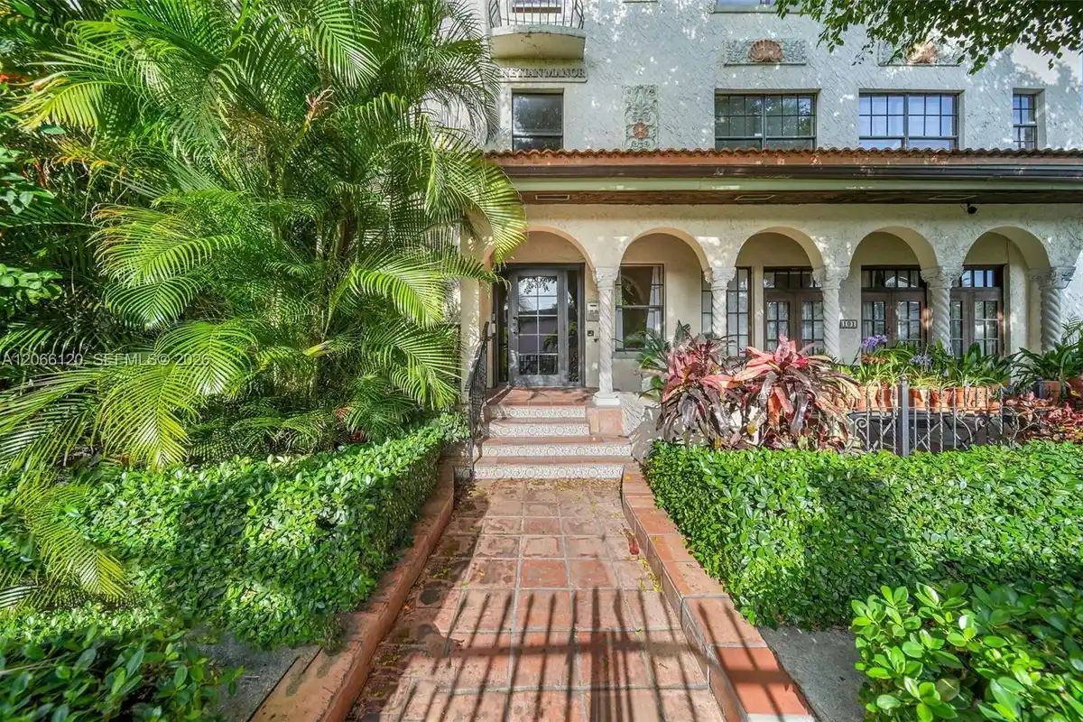 934 Michigan Ave #207, Miami Beach: photo 1 of 11