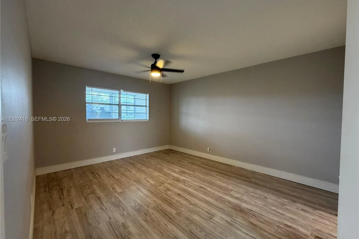 5071 W Oakland Park Blvd #205, Lauderdale Lakes: photo 1 of 29