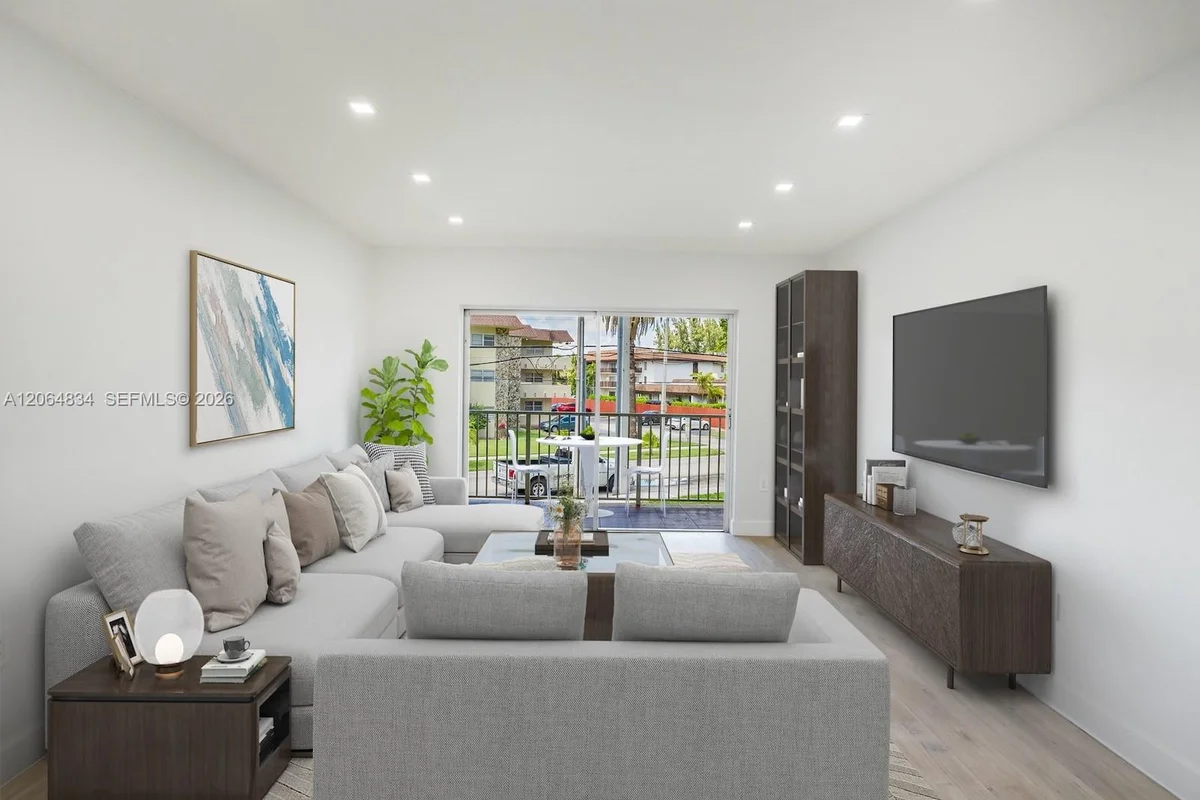 7610 SW 82nd St #J208, Miami: photo 1 of 13