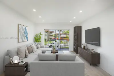 7610 SW 82nd St #J208, Miami: photo 1 of 13