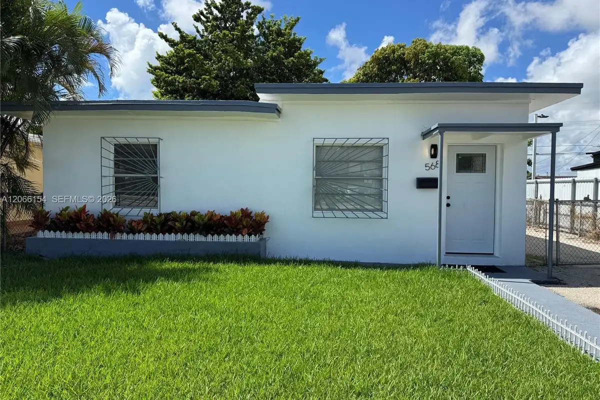 568 E 49th St, Hialeah: photo 1 of 8