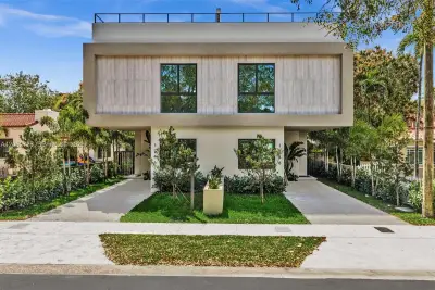 1748 SW 21st Ter, Miami: photo 1 of 32