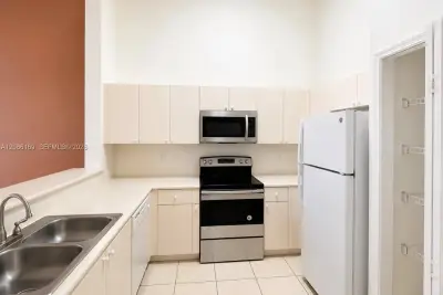 2811 SE 17th Ave #206, Homestead: photo 1 of 5
