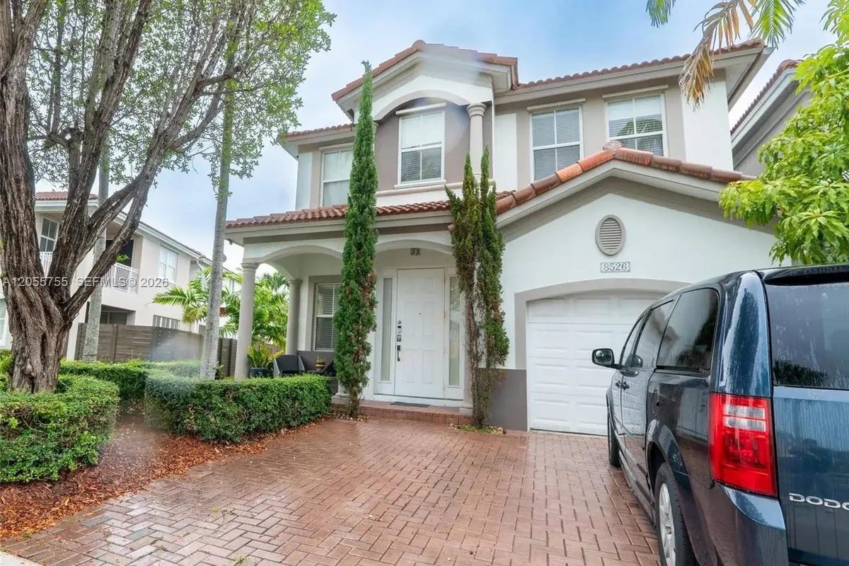 8526 NW 108th Ave, Doral: photo 1 of 54