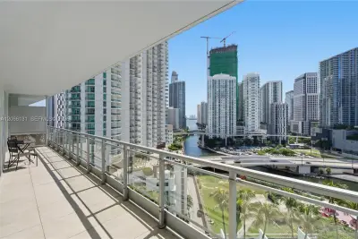 90 SW 3rd St #1801, Miami: photo 1 of 16
