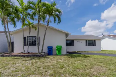 11010 NW 24th Ct, Sunrise: photo 1 of 16