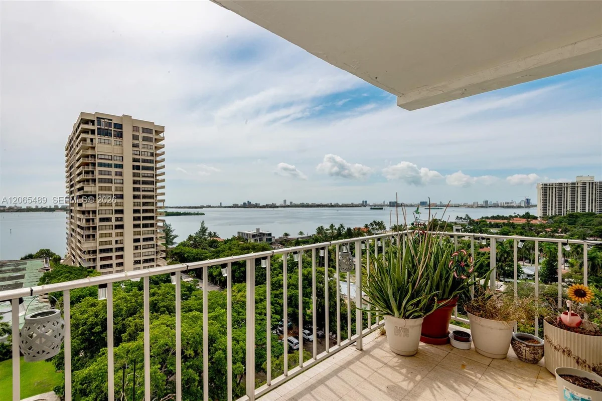 11111 Biscayne Blvd #1228, Miami: photo 1 of 37