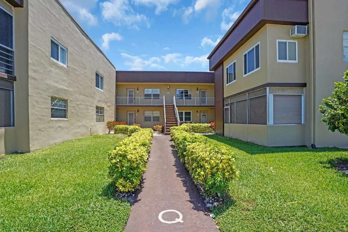 810 Burgundy Q, Delray Beach: photo 1 of 25