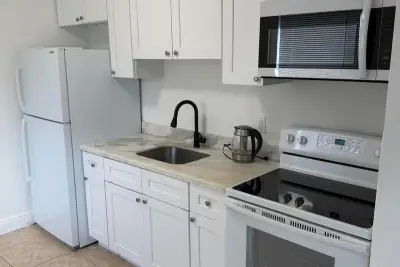 760 NW 4th St #2, Hallandale Beach: photo 1 of 11
