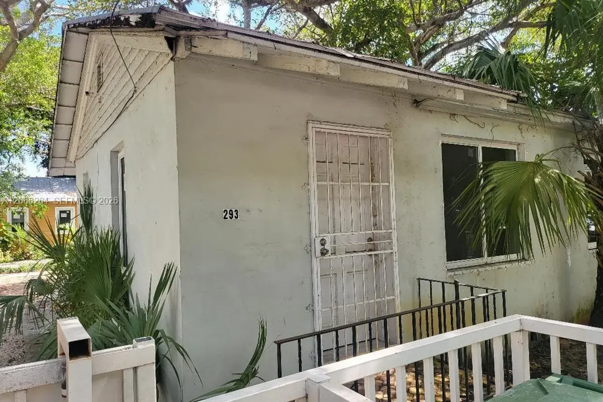 293 NE 80th Ter, Miami: photo 1 of 13