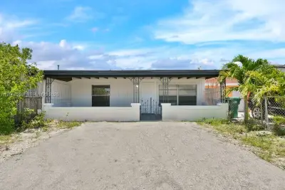 18947 NW 45th Ave #1, Miami Gardens: photo 1 of 25