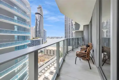 77 SE 5th St #2006, Miami: photo 1 of 49