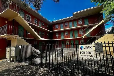 3669 Thomas Ave #8, Miami: photo 1 of 8