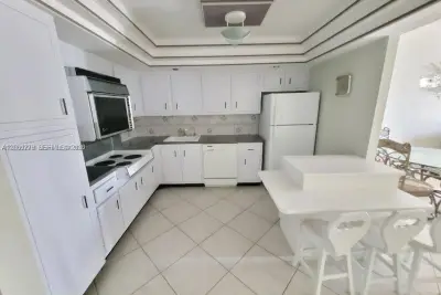 18041 Biscayne Blvd #203, Aventura: photo 1 of 16