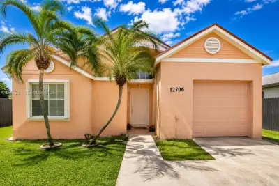 12706 SW 145th St, Miami: photo 1 of 10