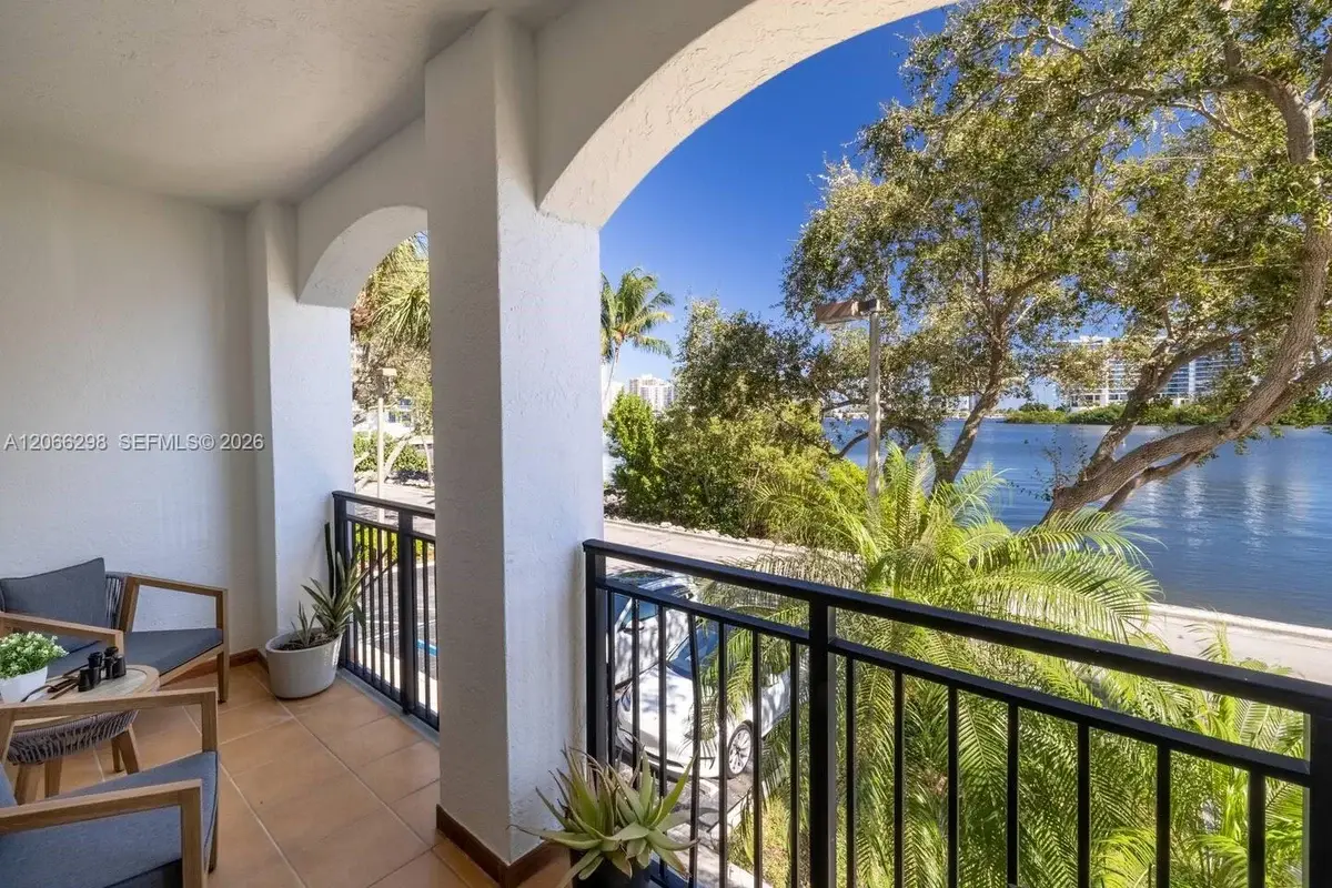 3255 NE 184th St #12206, Aventura: photo 1 of 15