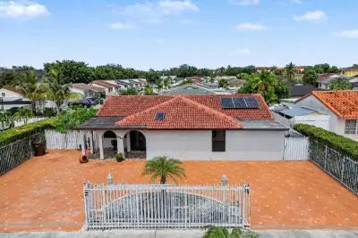 7961 W 6th Ave, Hialeah: photo 1 of 40