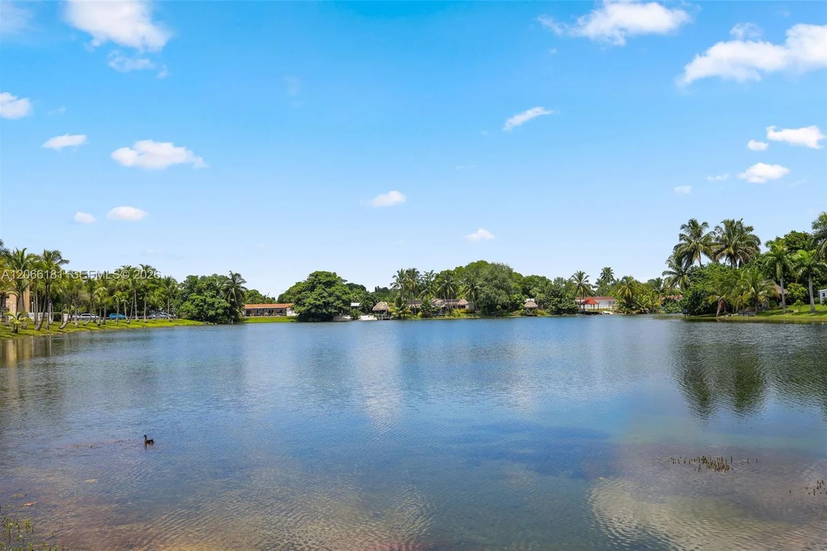 14211 N Kendall Dr #207E, Miami: photo 1 of 33