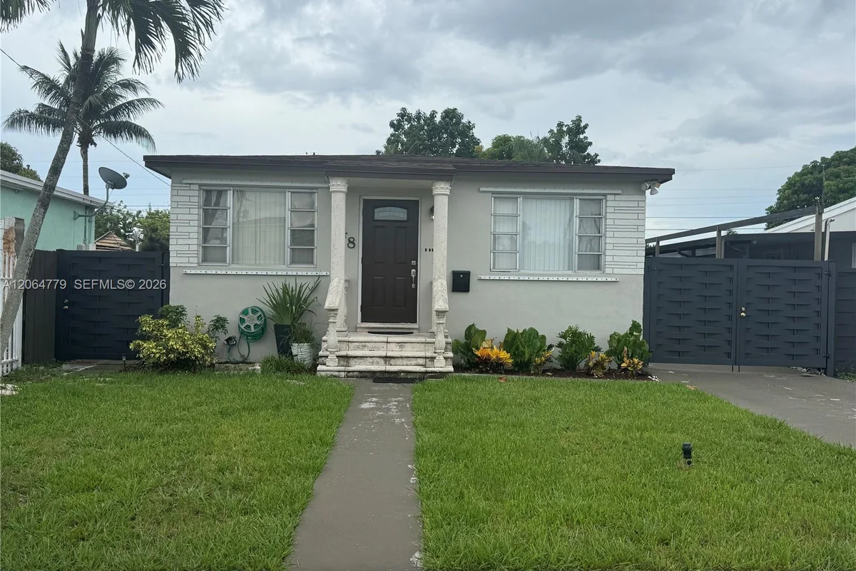 648 E 40th St, Hialeah: photo 1 of 28