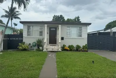 648 E 40th St, Hialeah: photo 1 of 28