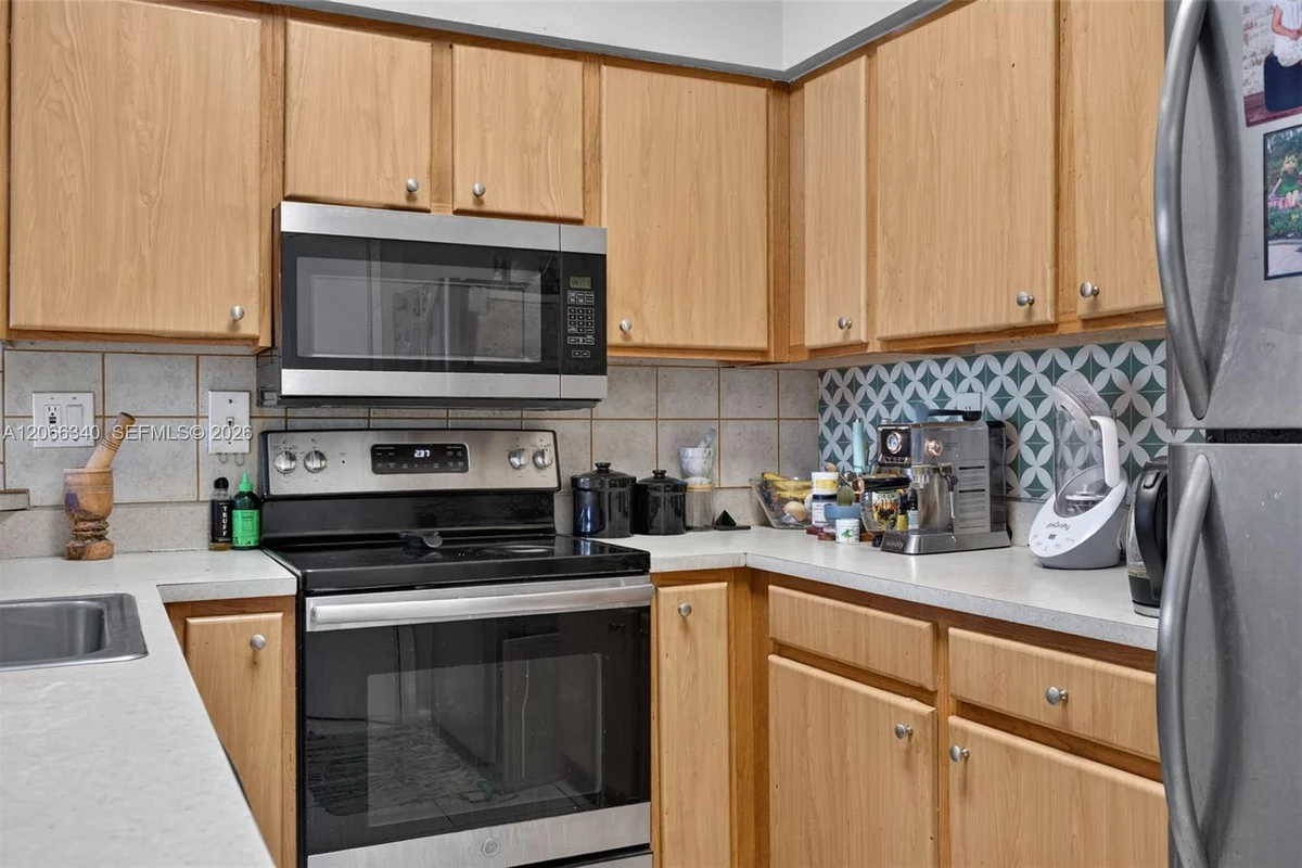 2445 SW 18th Ter #807, Fort Lauderdale: photo 1 of 26