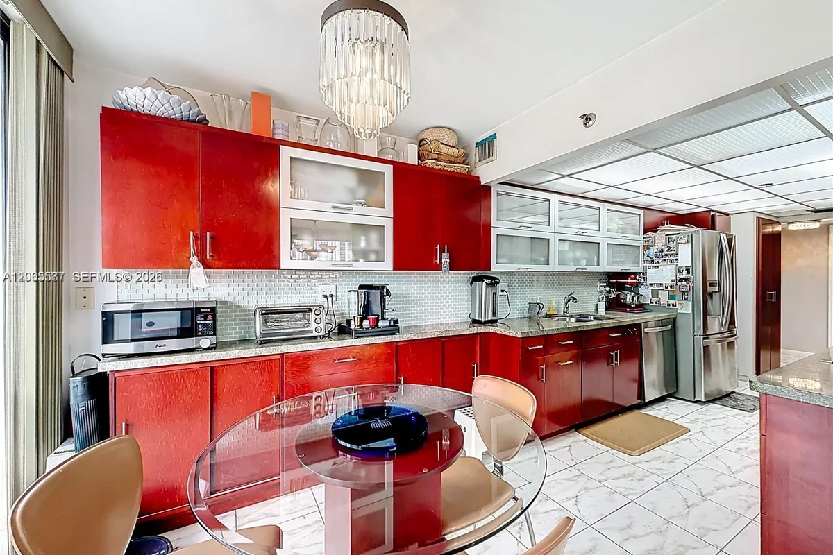 210 174th St #409, Sunny Isles Beach: photo 1 of 8