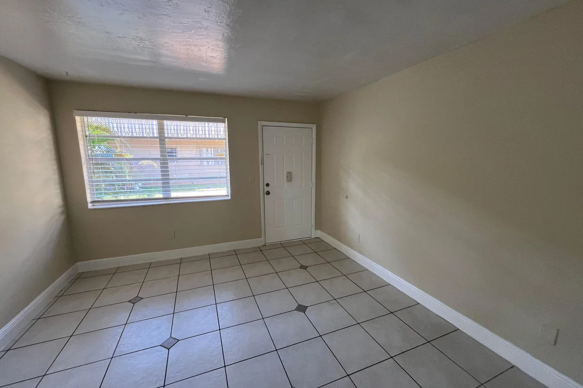 1370 NE 119th St #137008, Miami: photo 1 of 53