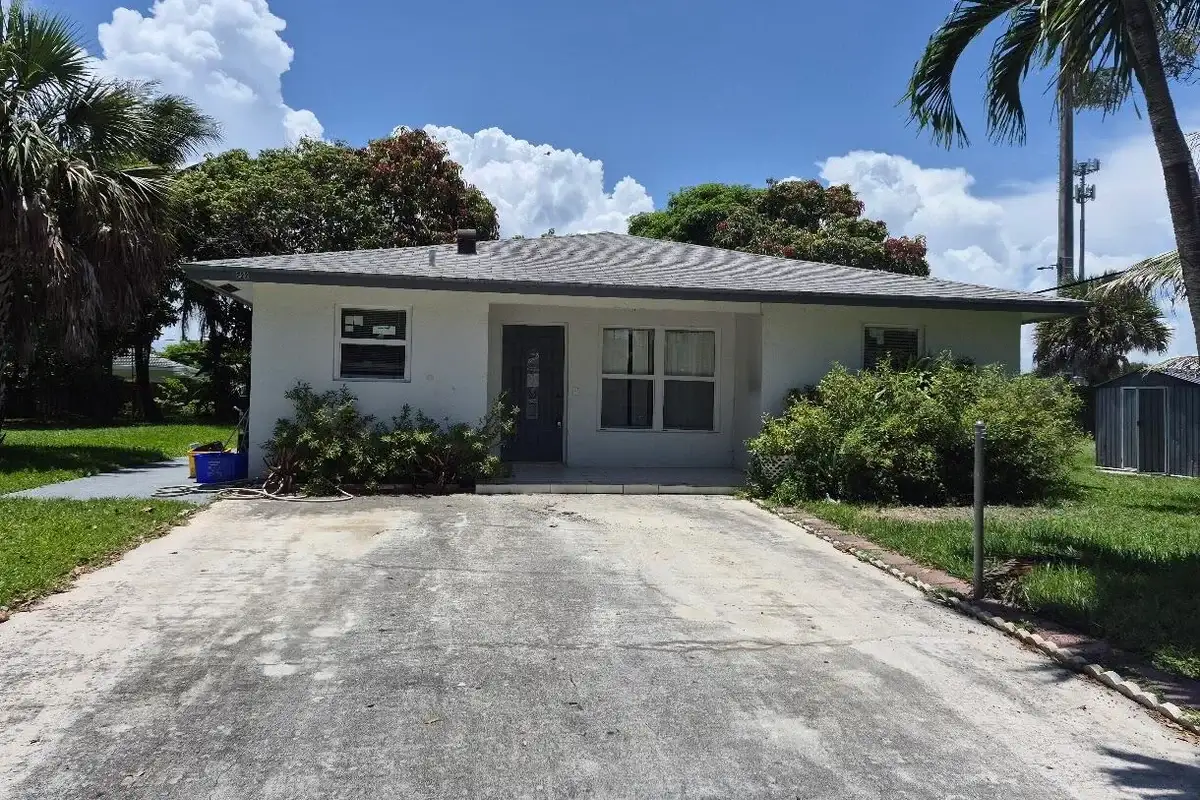 2222 NE 3rd Ave, Delray Beach: photo 1 of 11