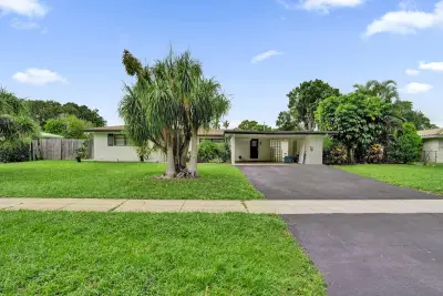 885 Azalea Ct, Plantation: photo 1 of 35