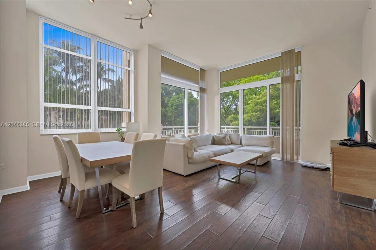 19501 W Country Club Dr #208, Aventura: photo 1 of 26