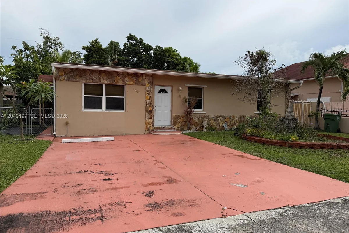 1061 E 20th St, Hialeah: photo 1 of 21
