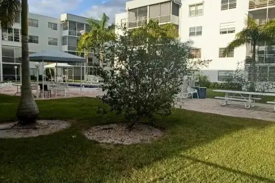 2998 E Sunrise Lakes Dr E #121, Sunrise: photo 1 of 28