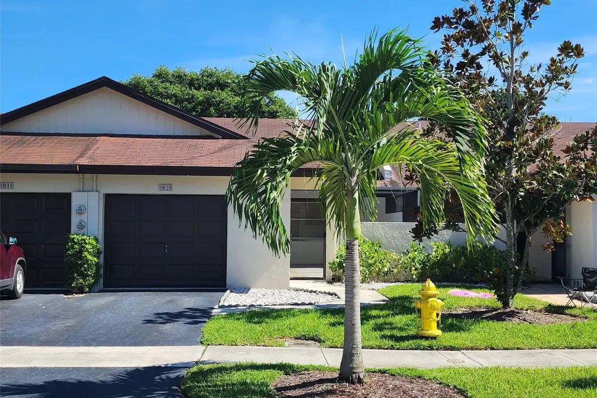 9020 NW 60th St, Tamarac: photo 1 of 23