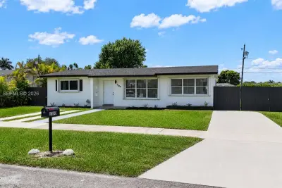 1500 NW 11th St, Homestead: photo 1 of 34